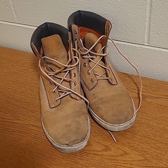 Timberlands - Picture 1 of 6